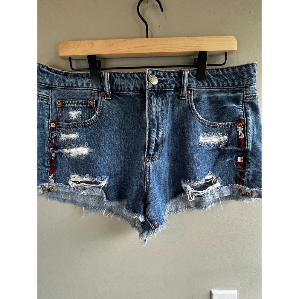 American Eagle Denim Distressed Embroidered Festival Jean Shorts Size 12 Boho - Picture 2 of 8